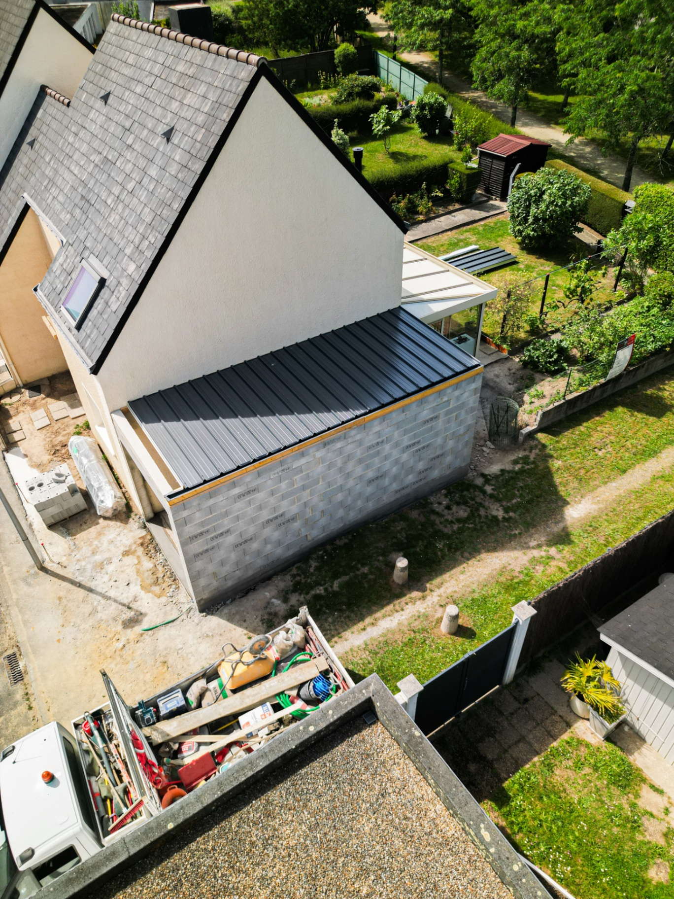 Vue aérienne d'une extension maçonnée par Perrin Maçonnerie