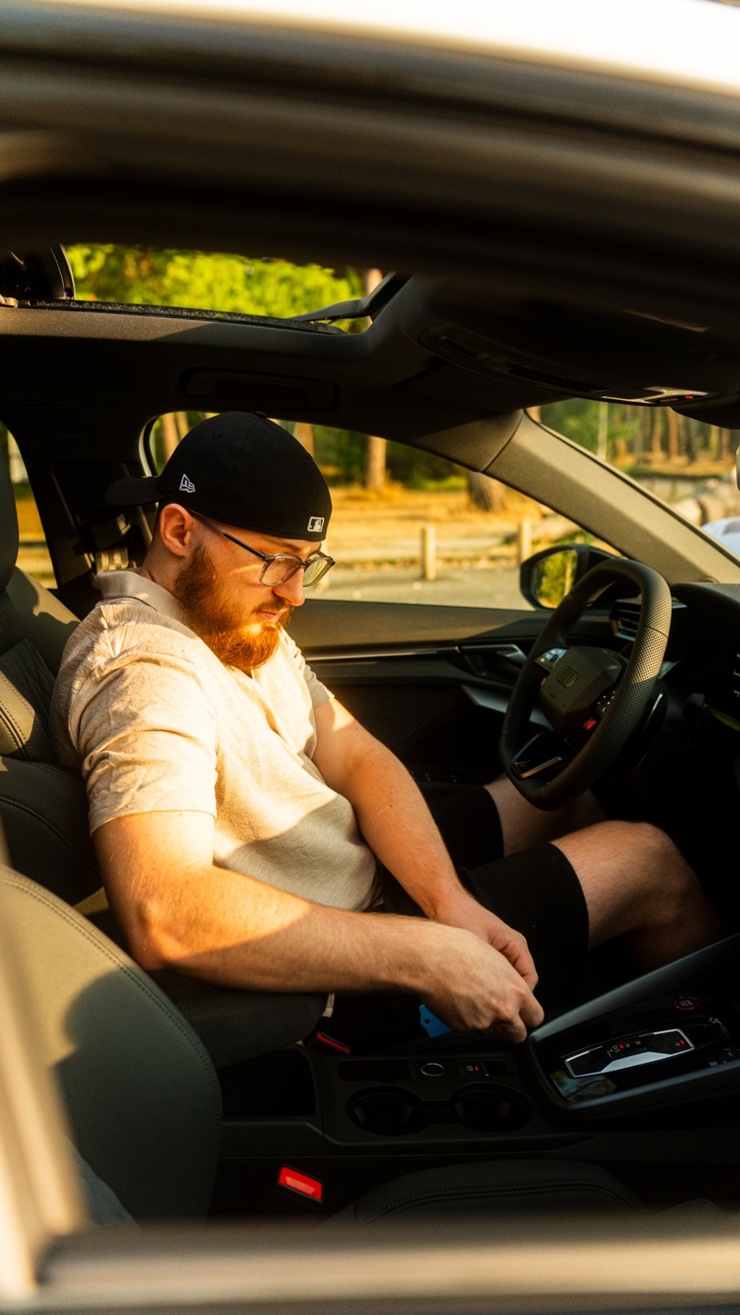 Conducteur à l'intérieur de l'Audi RS3