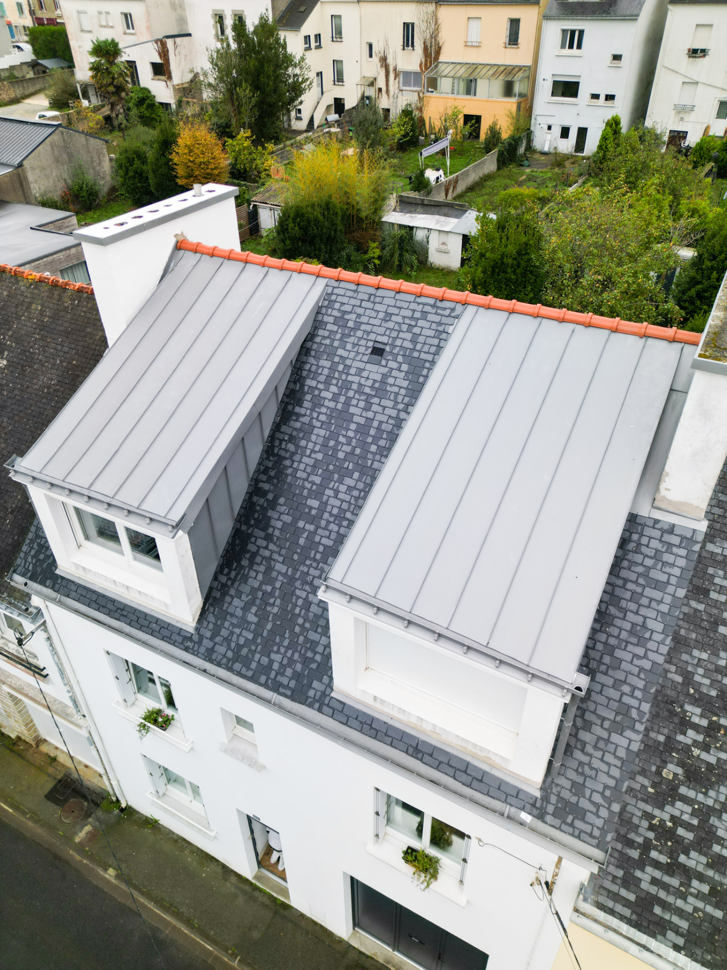Vue aérienne par drone d'un chantier de construction
